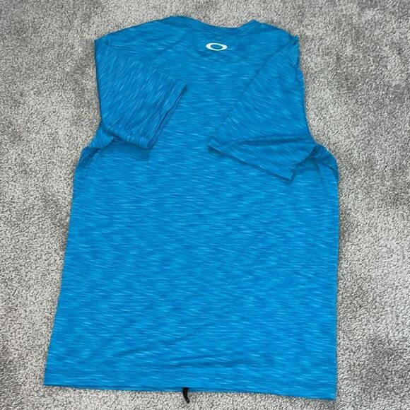 Blue Stretch Oakley Surfer Surfboard Beach Mens Rashie Rashguard T Shirt M - Picture 5 of 5